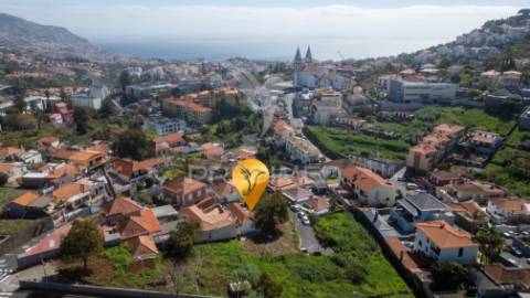 Moradia t2 geminada em ruína - funchal, ilha da madeira
