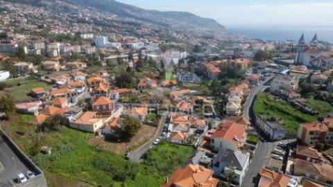 Moradia t2 geminada em ruína - funchal, ilha da madeira