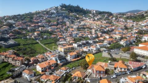 Moradia t2 geminada em ruína - funchal, ilha da madeira