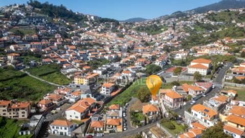 Moradia t2 geminada em ruína - funchal, ilha da madeira
