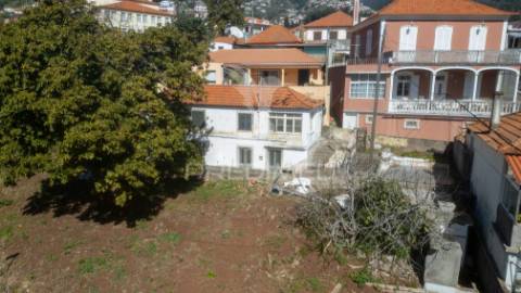 Moradia t2 geminada em ruína - funchal, ilha da madeira