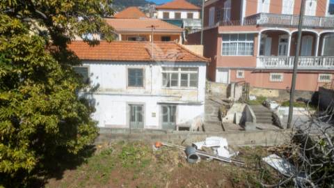 Moradia t2 geminada em ruína - funchal, ilha da madeira