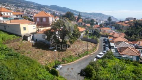 Moradia t2 geminada em ruína - funchal, ilha da madeira