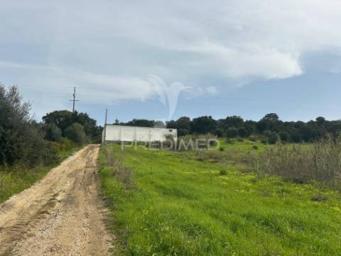 Armazém com terreno em aveiras de cima