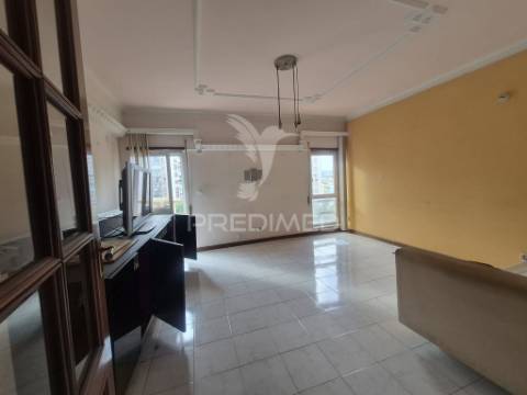 Apartamento t3 em carregado com elevador