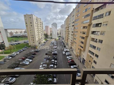 Apartamento t3 em carregado com elevador
