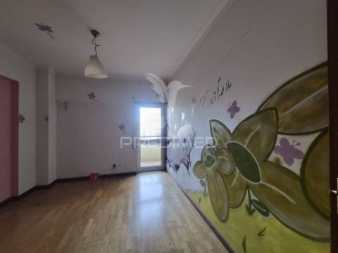 Apartamento t3 em carregado com elevador