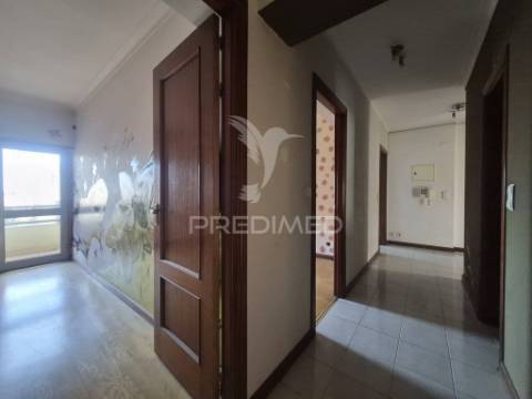 Apartamento t3 em carregado com elevador