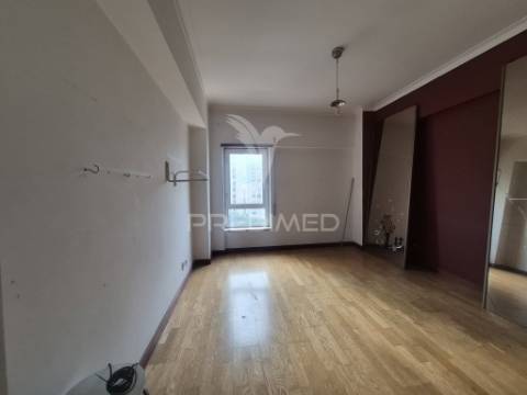 Apartamento t3 em carregado com elevador