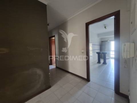 Apartamento t3 em carregado com elevador