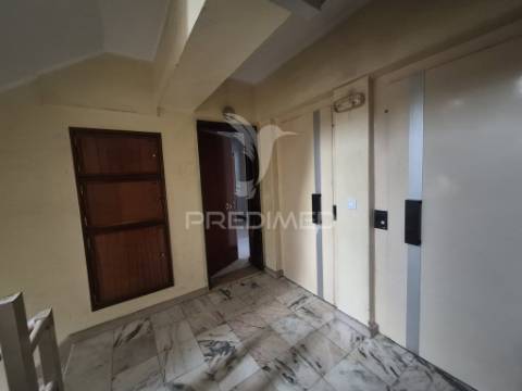 Apartamento t3 em carregado com elevador