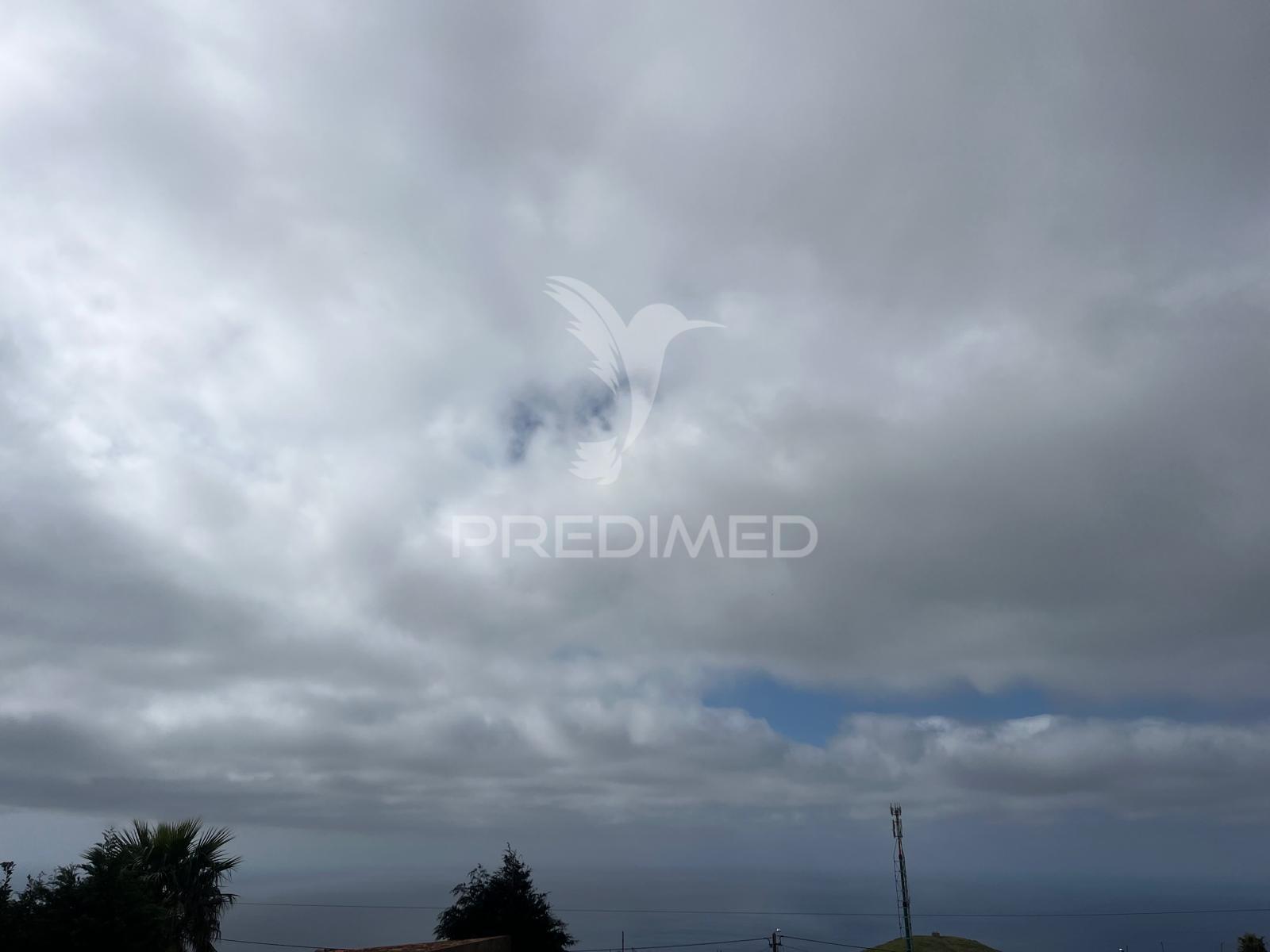 Moradia e palheiro para recuperação na p. pargo junto ao campo de golfe