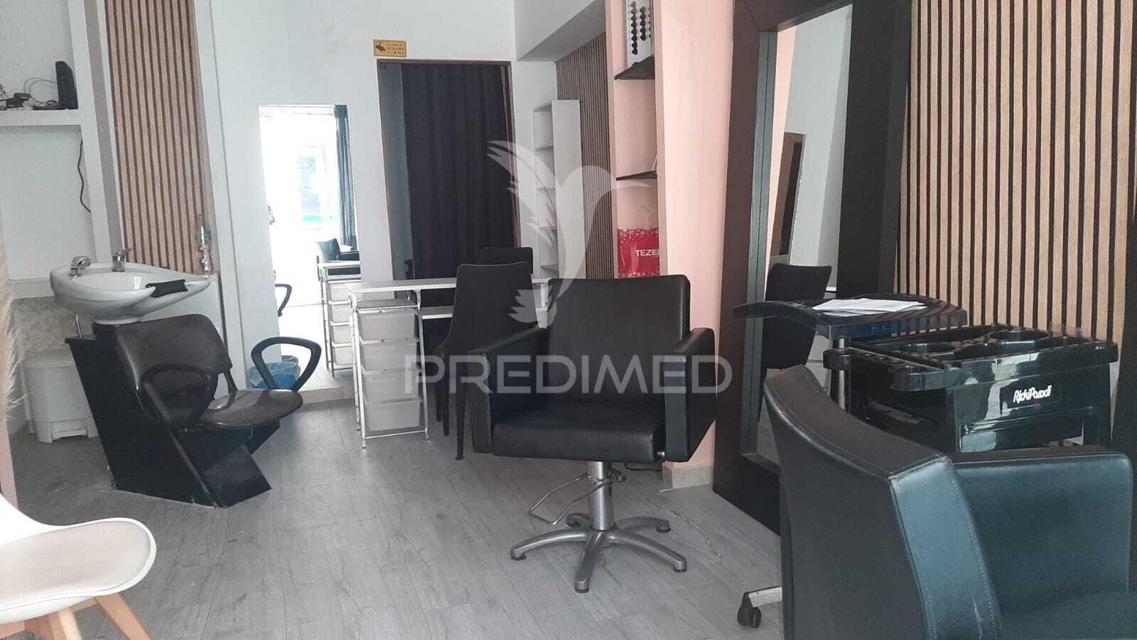 Oportunidade única de arrendamento – salão de cabeleireiro & unhas – "equipado"
