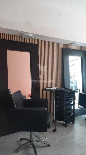 Oportunidade única de arrendamento – salão de cabeleireiro & unhas – "equipado"