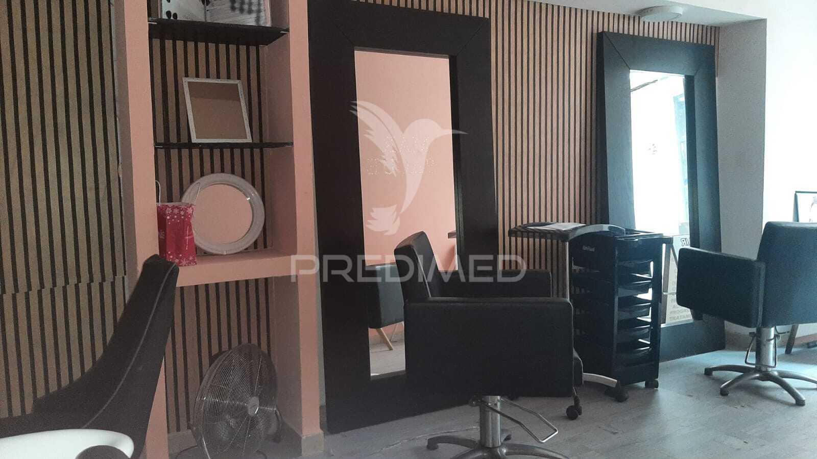 Oportunidade única de arrendamento – salão de cabeleireiro & unhas – "equipado"