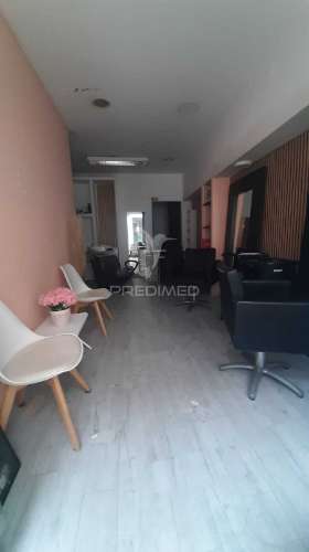 Oportunidade única de arrendamento – salão de cabeleireiro & unhas – "equipado"