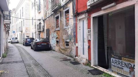 Oportunidade única de arrendamento – salão de cabeleireiro & unhas – "equipado"