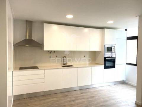 Apartamento t2 totalmente remodelado - barreiro centro