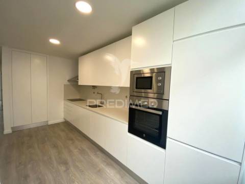 Apartamento t2 totalmente remodelado - barreiro centro