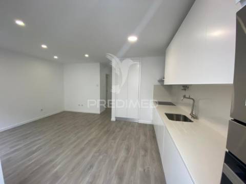Apartamento t2 totalmente remodelado - barreiro centro