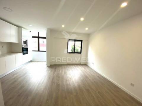 Apartamento t2 totalmente remodelado - barreiro centro