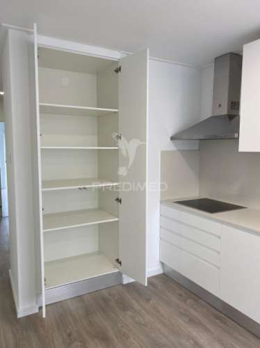 Apartamento t2 totalmente remodelado - barreiro centro
