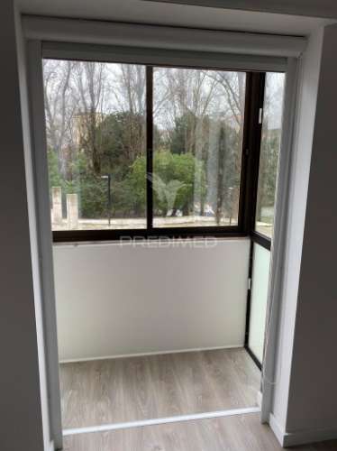 Apartamento t2 totalmente remodelado - barreiro centro