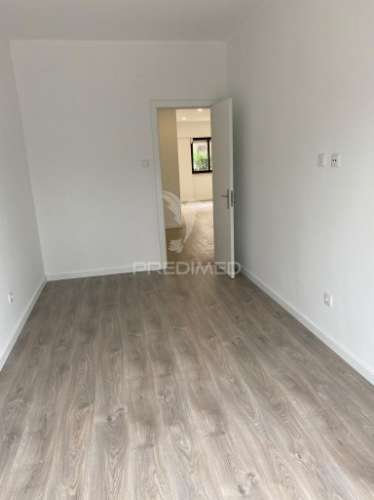 Apartamento t2 totalmente remodelado - barreiro centro