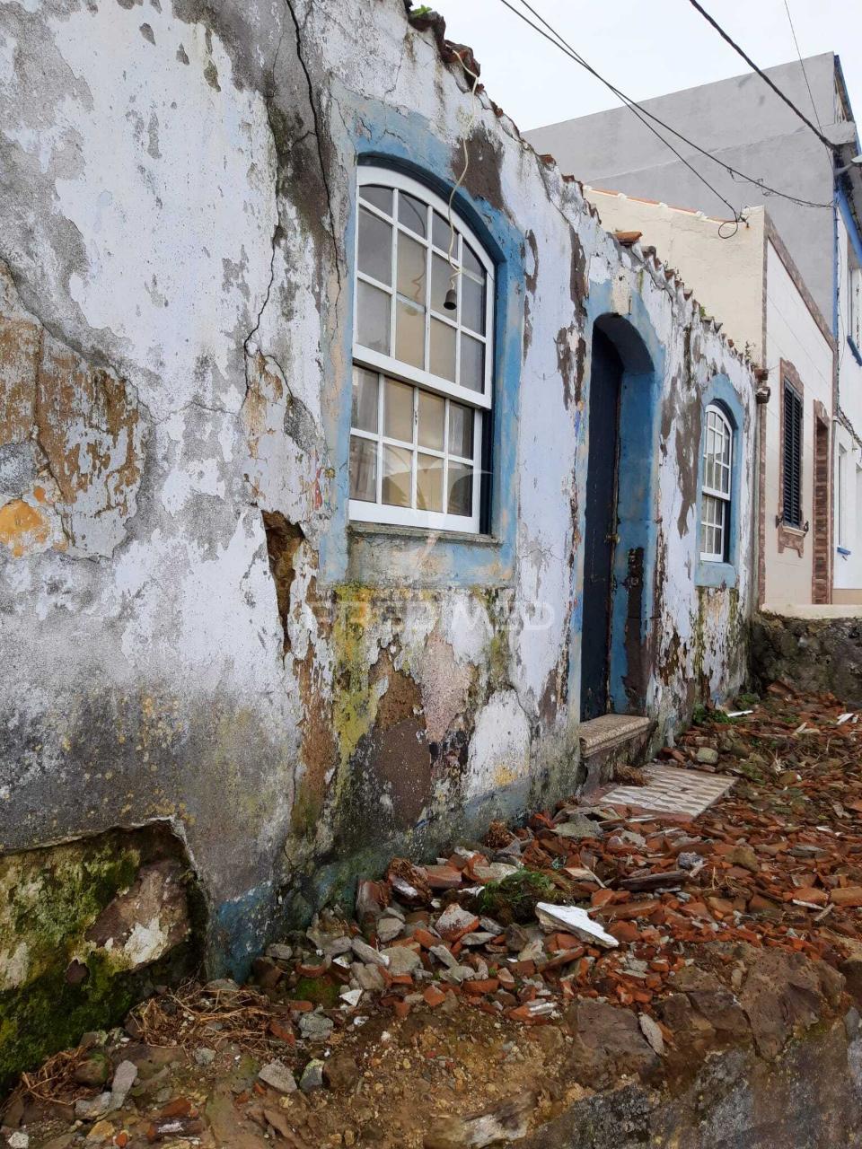 Moradia para reabilitação com vista deslumbrante – ribeirinha