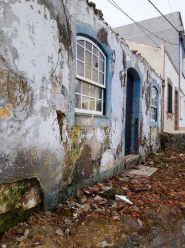 Moradia para reabilitação com vista deslumbrante – ribeirinha