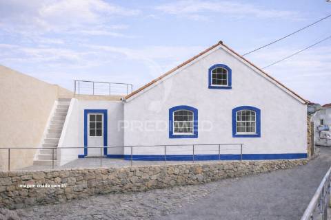 Moradia para reabilitação com vista deslumbrante – ribeirinha