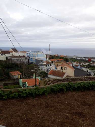 Moradia para reabilitação com vista deslumbrante – ribeirinha