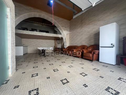 Espaço multiusos no centro de palmela