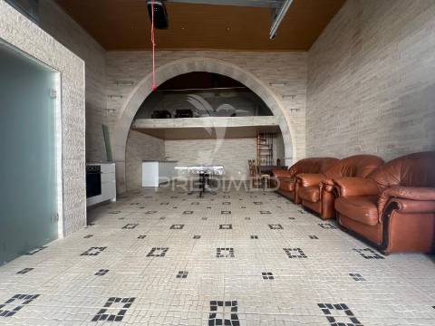 Espaço multiusos no centro de palmela