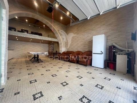 Espaço multiusos no centro de palmela