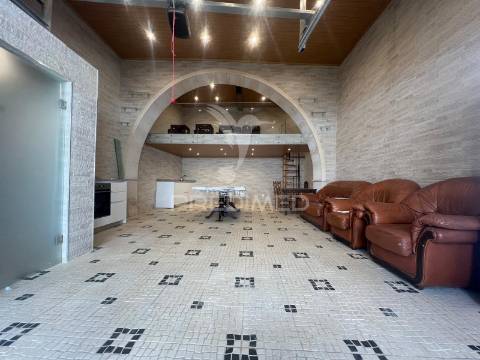 Espaço multiusos no centro de palmela