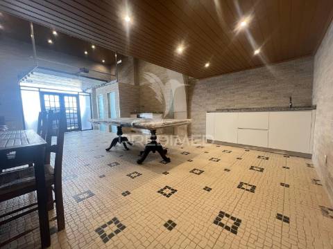 Espaço multiusos no centro de palmela