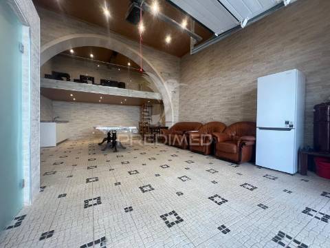 Espaço multiusos no centro de palmela