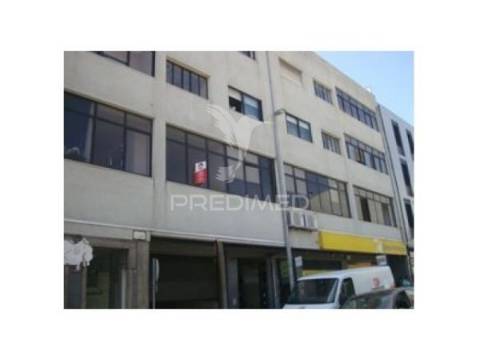 Espaço comercial com 806 m² para venda em rio tinto – excelente oportunidade de investimento