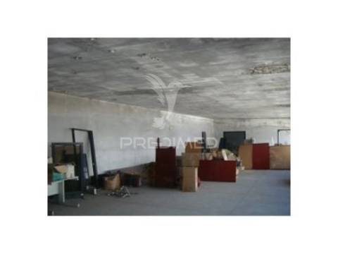 Espaço comercial com 806 m² para venda em rio tinto – excelente oportunidade de investimento