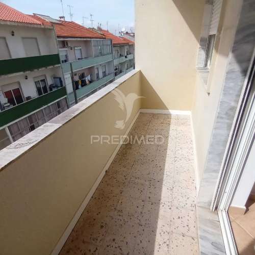 Arrendo t1 mobilado seixal