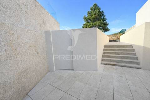 Apartamento t3 | piscina | ginásio | box 2 carros | madalena