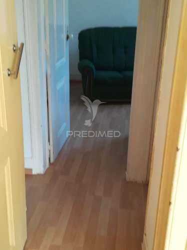 Moradia com quintal e garagem