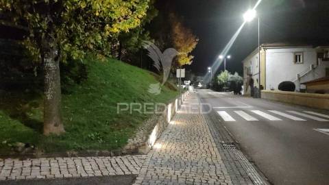 Moradia com quintal e garagem