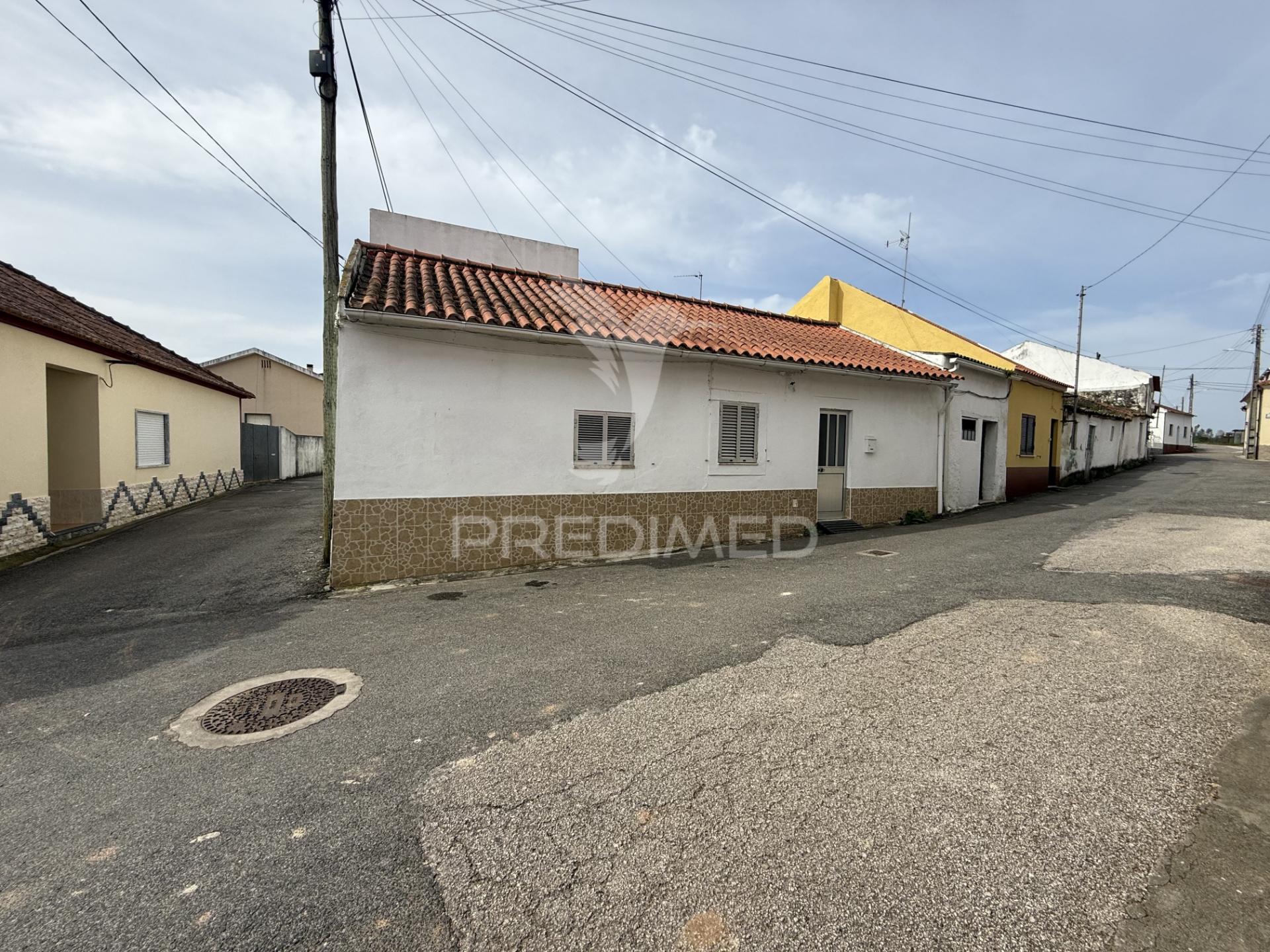 Moradia t2 com garagem – póvoa das mós, pernes | santarém