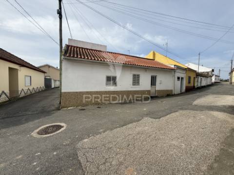Moradia t2 com garagem – póvoa das mós, pernes | santarém