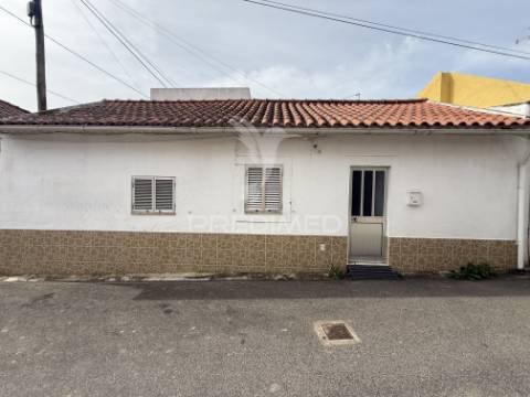 Moradia t2 com garagem – póvoa das mós, pernes | santarém