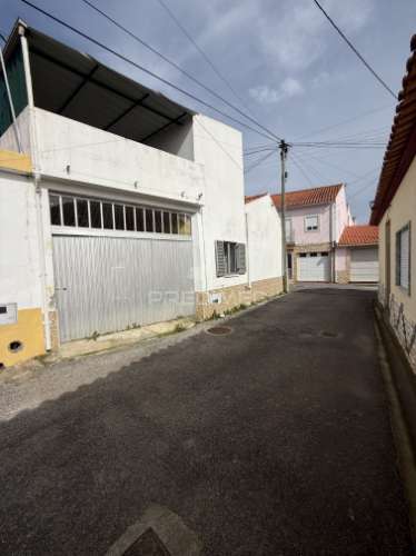 Moradia t2 com garagem – póvoa das mós, pernes | santarém
