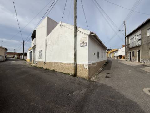 Moradia t2 com garagem – póvoa das mós, pernes | santarém