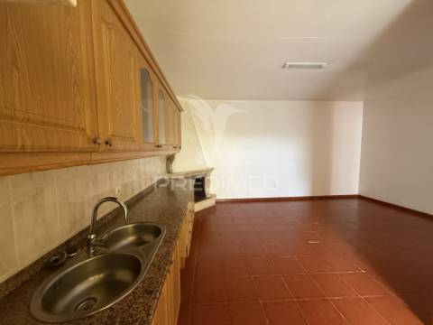 Moradia t2 com garagem – póvoa das mós, pernes | santarém